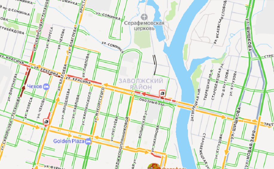 В Твери на мосту растет пробка из-за аварии