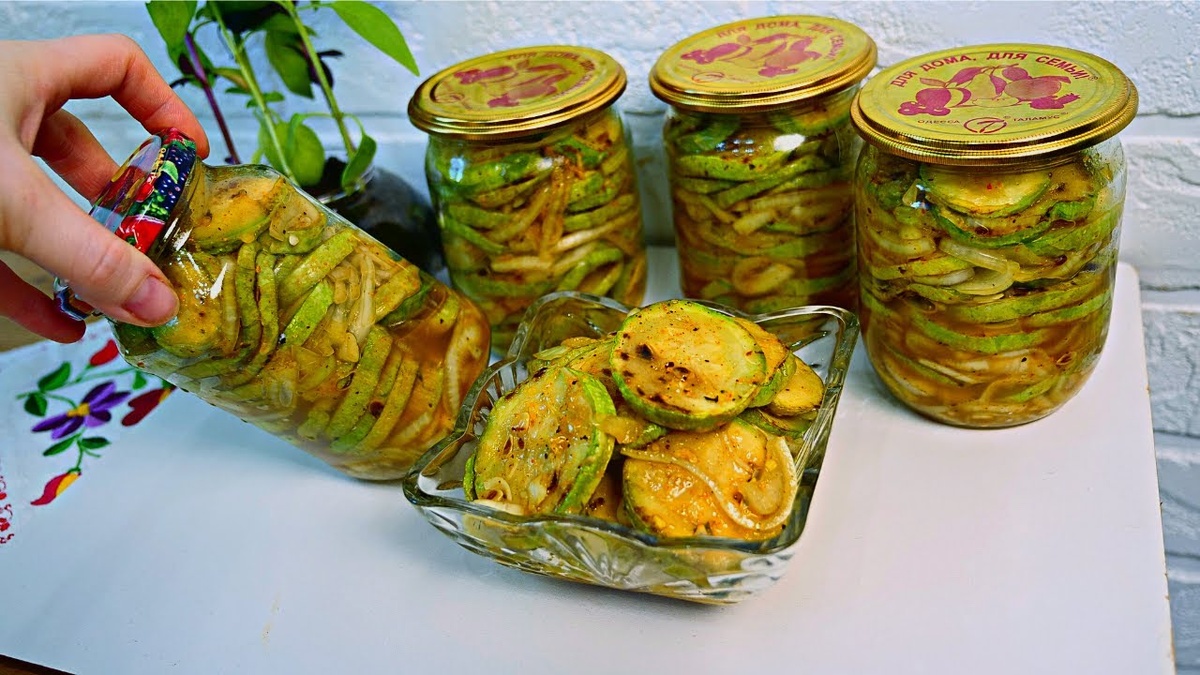 Незабываемый салат из кабачков на зиму: секреты приготовления