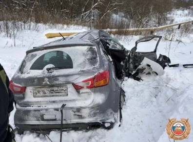 В Тверской области автомобиль столкнулся с электричкой, погибли люди