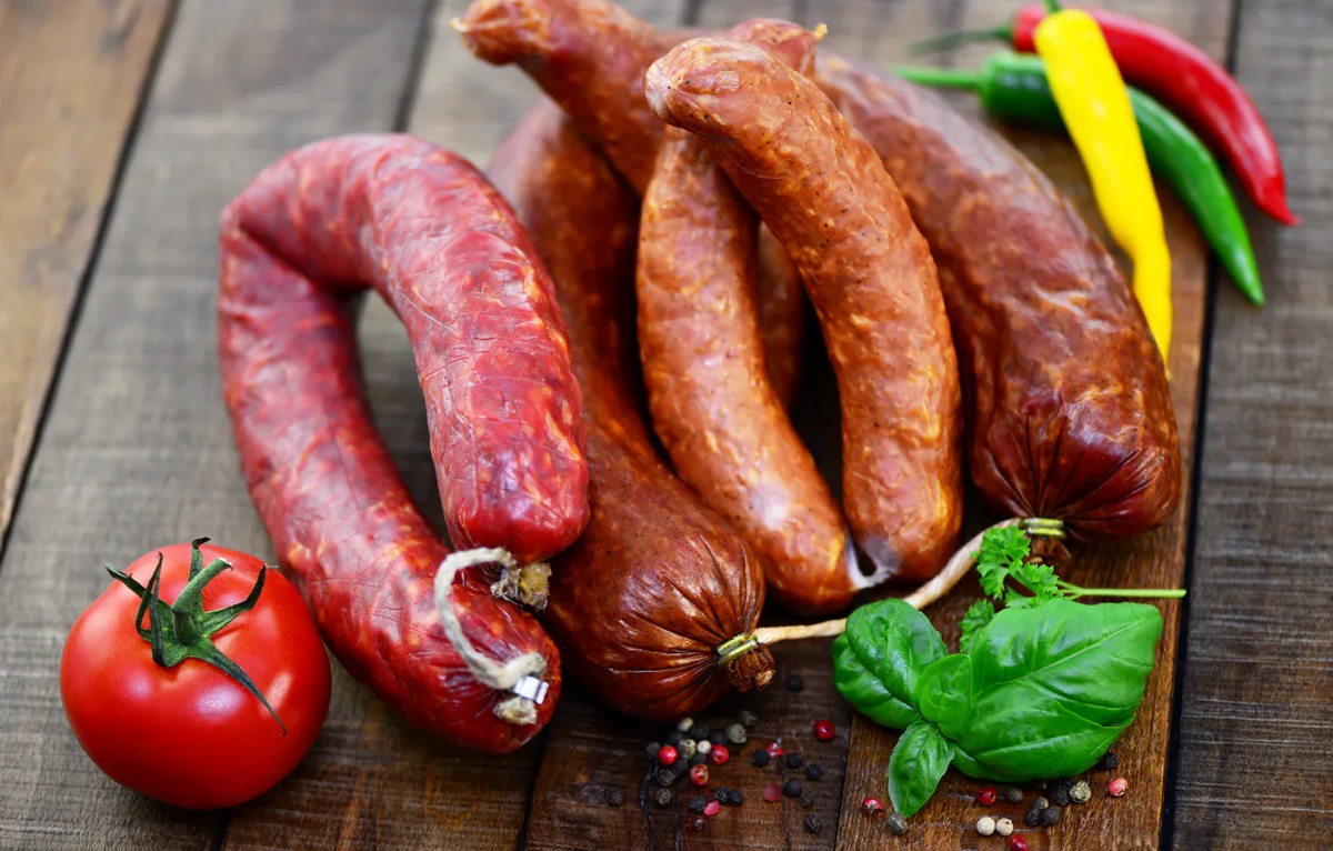 Как приготовить сырокопченую колбасу в домашних условиях: возвращение к советским традициям