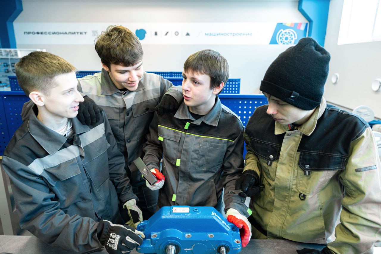 Сергей Кравцов посетил кластер «Профессионалитета» в Тверском политехническом колледже Сергей Кравцов посетил кластер «Профессионалитета» в Тверском политехническом колледже