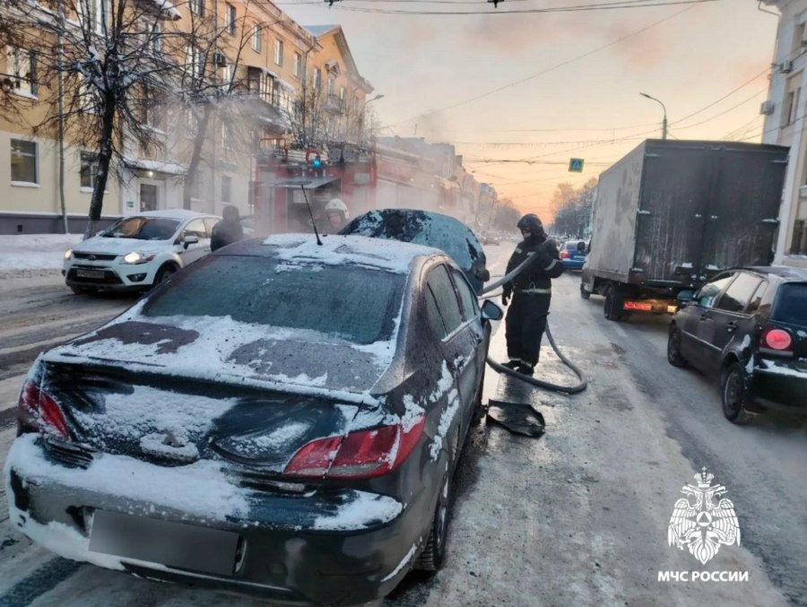 В Заволжском районе Твери вспыхнула легковушка В Заволжском районе Твери вспыхнула легковушка