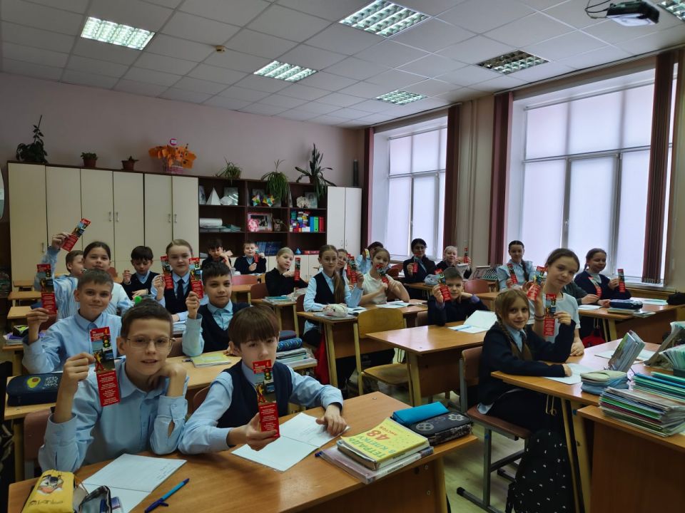 В Твери инспекторы Госавтоинспекции провели для учащихся Тверского Лицея уроки по дорожной безопасности