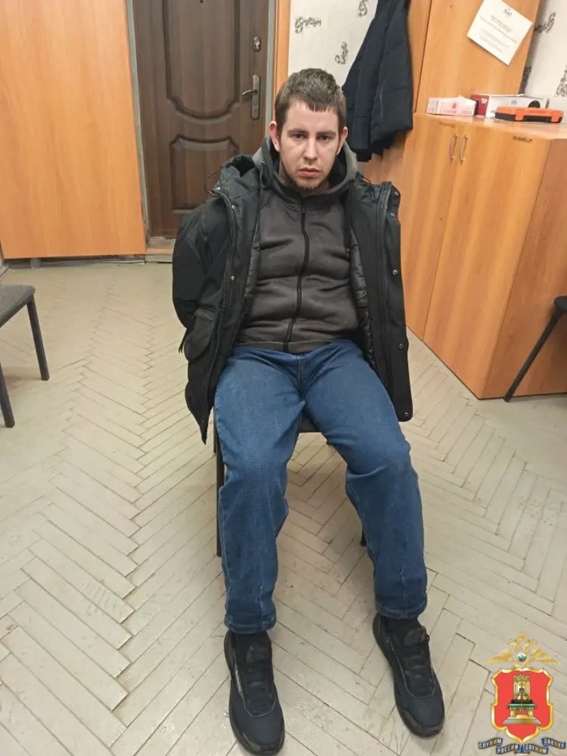 Очередного любителя курительных «спайсов» задержали наркополицейские на автобусной остановке в Бежецке