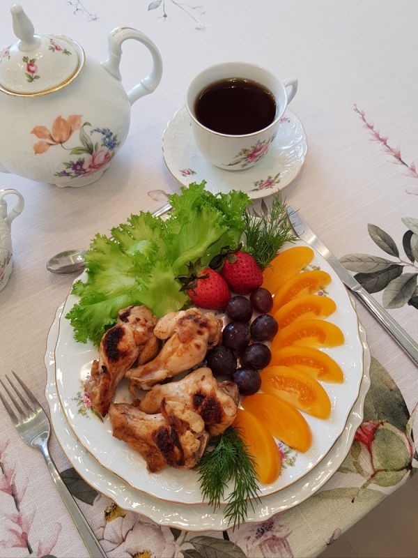 Куриные крылья в томатном соусе: простой рецепт для юных кулинаров