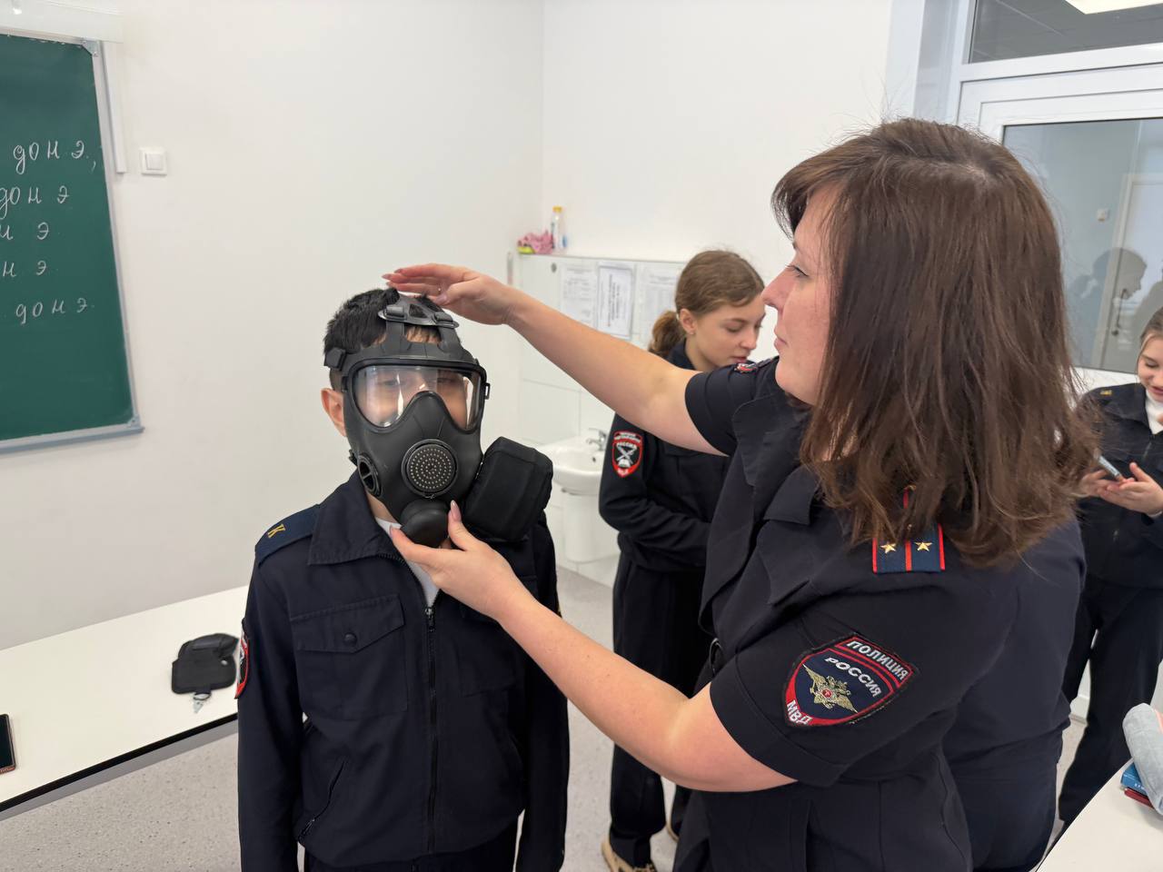 Сотрудники Госавтоинспекции города Твери провели «Урок мужества» для кадетов Центра образования № 56 Сотрудники Госавтоинспекции города Твери провели «Урок мужества» для кадетов Центра образования № 56