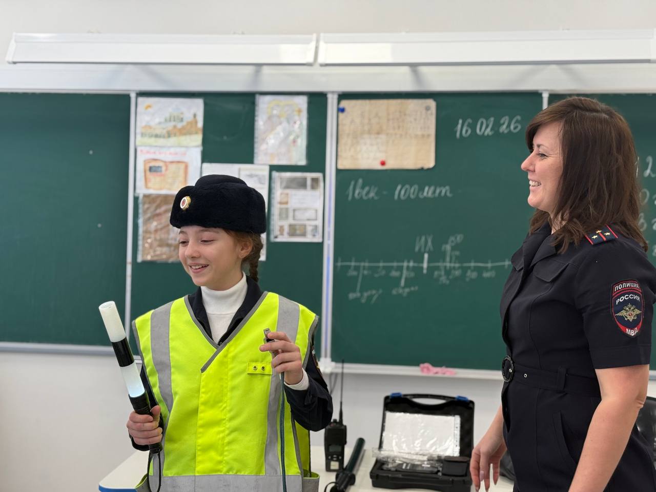 Сотрудники Госавтоинспекции города Твери провели «Урок мужества» для кадетов Центра образования № 56 Сотрудники Госавтоинспекции города Твери провели «Урок мужества» для кадетов Центра образования № 56