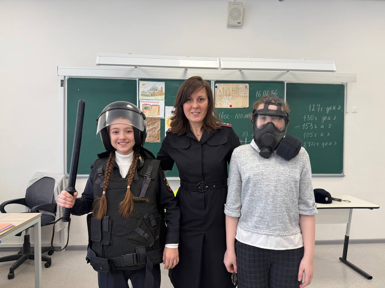 Сотрудники Госавтоинспекции города Твери провели «Урок мужества» для кадетов Центра образования № 56 Сотрудники Госавтоинспекции города Твери провели «Урок мужества» для кадетов Центра образования № 56
