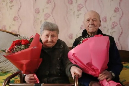 65 лет вместе: в Ржевском округе супруги Смирновы отметили железную свадьбу