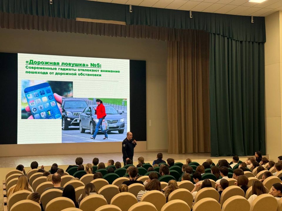 Тверские Госавтоинспекторы провели интерактивное мероприятие «Безопасная зима» с учениками 6-х и 7-х классов ЦО № 56
