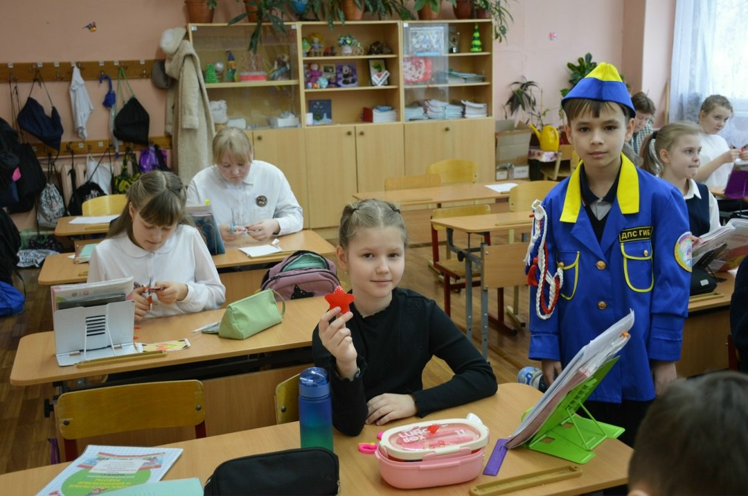 В Удомле сотрудники Госавтоинспекции и отряд ЮИД провели мастер-класс для «Орлят России» В Удомле сотрудники Госавтоинспекции и отряд ЮИД провели мастер-класс для «Орлят России»