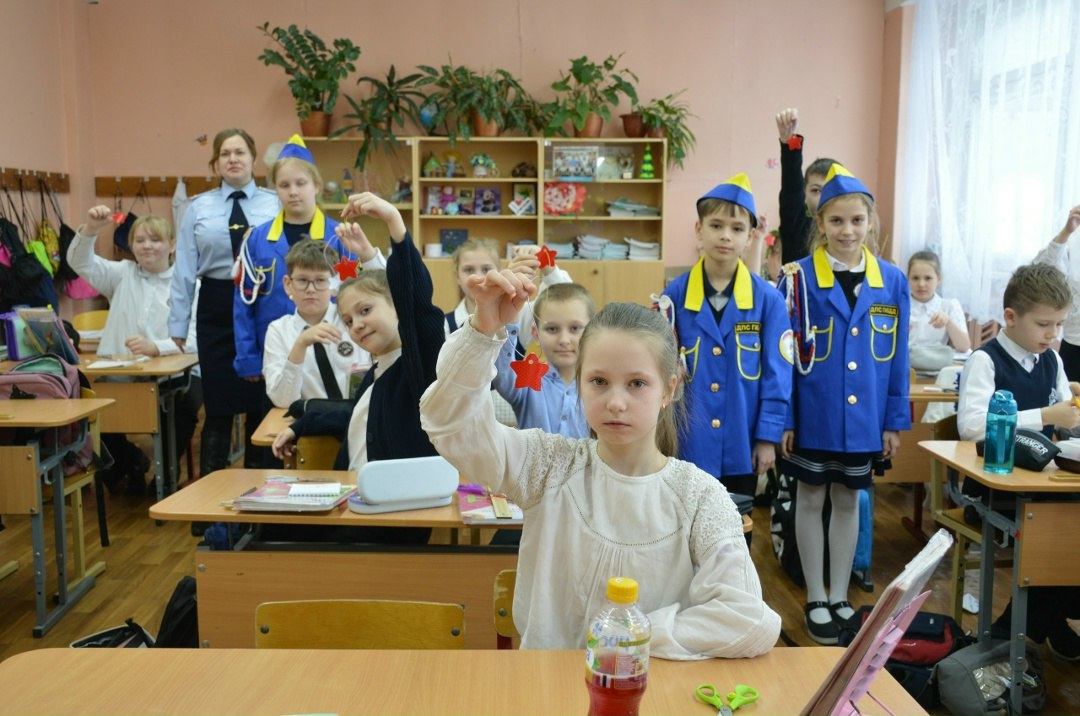 В Удомле сотрудники Госавтоинспекции и отряд ЮИД провели мастер-класс для «Орлят России» В Удомле сотрудники Госавтоинспекции и отряд ЮИД провели мастер-класс для «Орлят России»