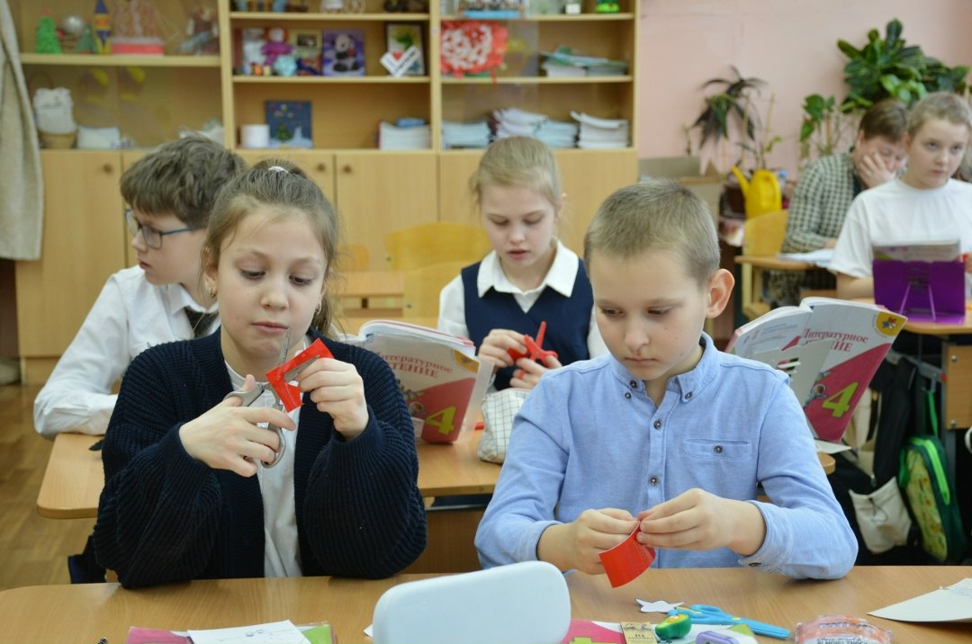 В Удомле сотрудники Госавтоинспекции и отряд ЮИД провели мастер-класс для «Орлят России»