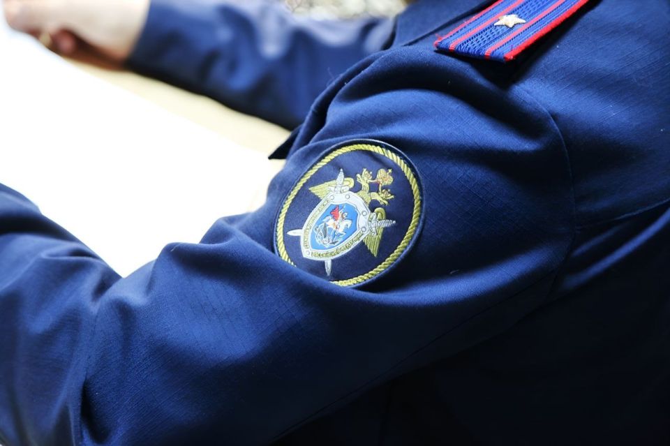 В городе Старице следователем СК устанавливаются обстоятельства повреждения крыши многоквартирного дома