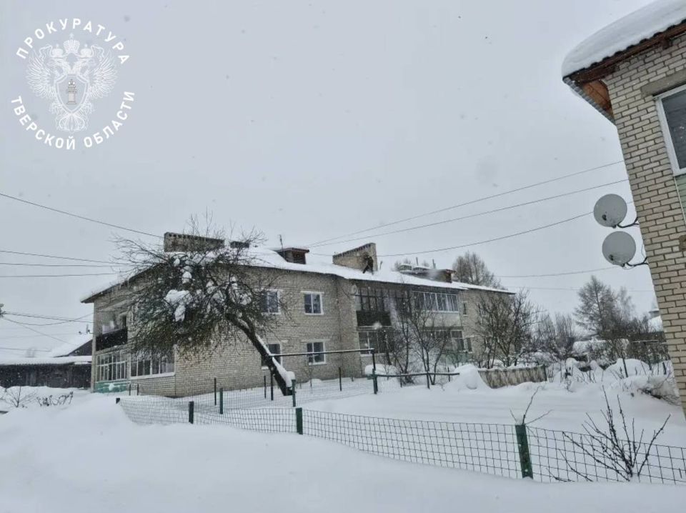 Прокуратурой Старицкого района организована проверка по факту частичного повреждения крыши многоквартирного жилого дома