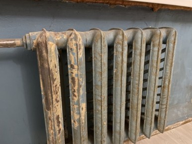 Кто отвечает за ремонт ржавых радиаторов: мнение Минстроя