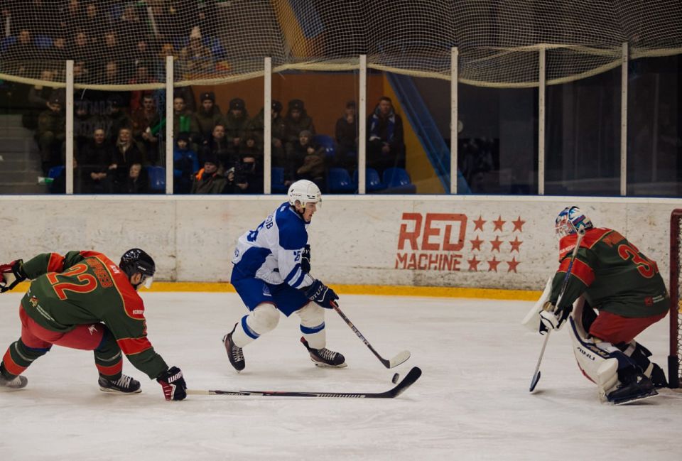 На благотворительном хоккейном матче в поддержку участников СВО в Твери собрали три миллиона рублей