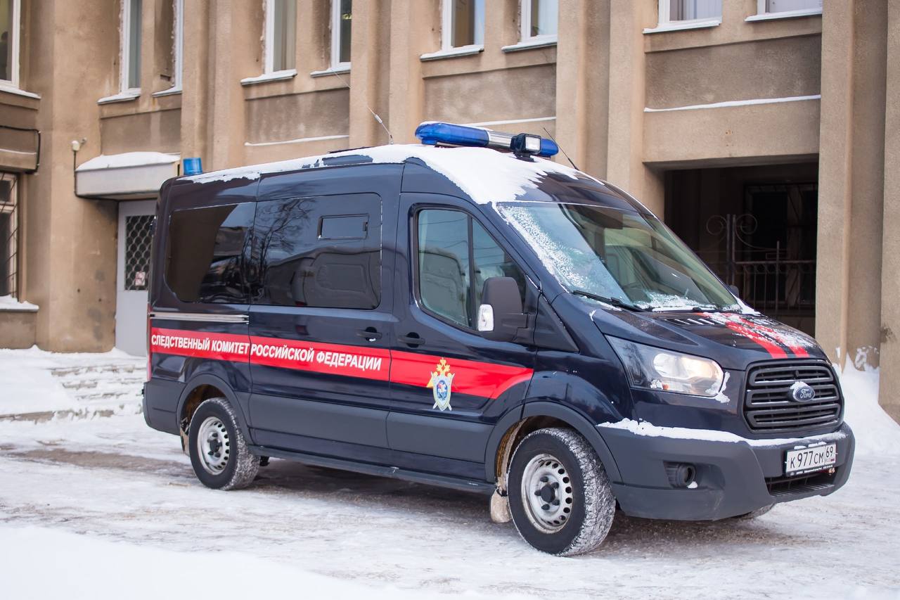 Следователь Следственного комитета устанавливает обстоятельства гибели женщины в результате пожара