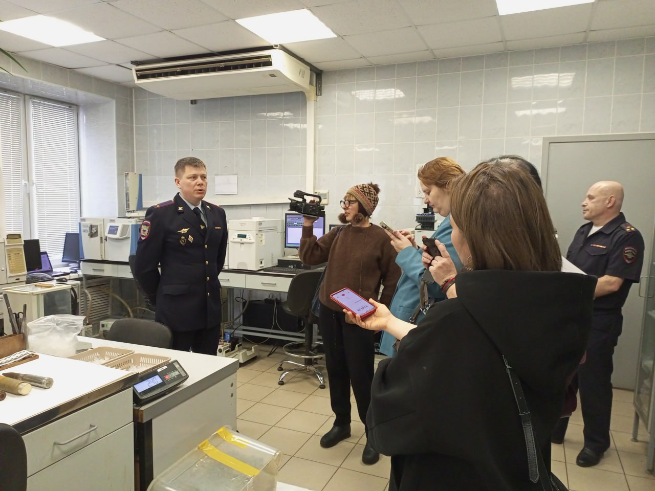 Тверские полицейские пригласили журналистов на пресс-тур в Экспертно-криминалистический центр УМВД Тверские полицейские пригласили журналистов на пресс-тур в Экспертно-криминалистический центр УМВД