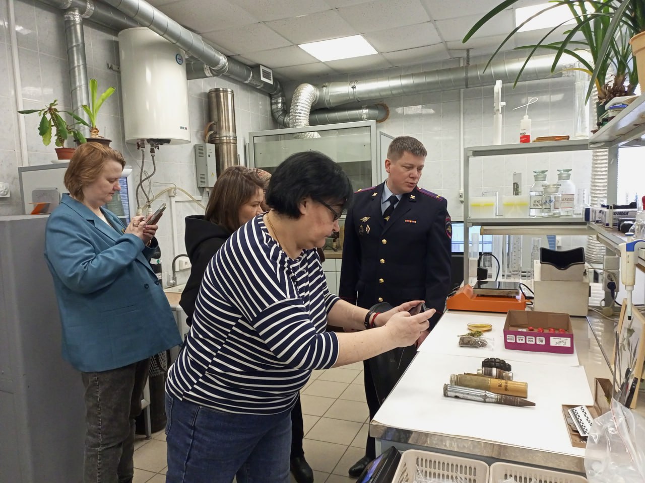 Тверские полицейские пригласили журналистов на пресс-тур в Экспертно-криминалистический центр УМВД Тверские полицейские пригласили журналистов на пресс-тур в Экспертно-криминалистический центр УМВД