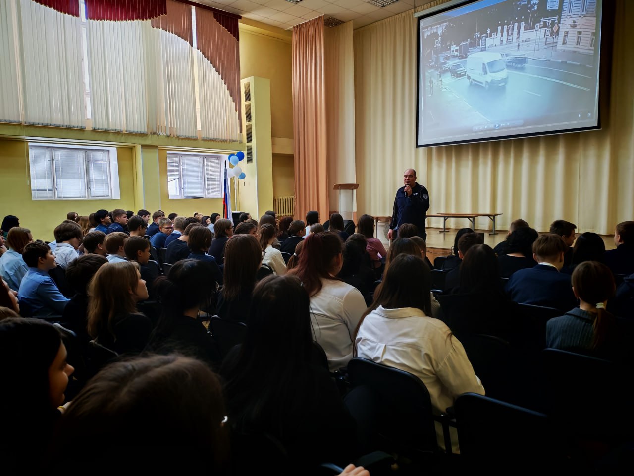 Сотрудники Госавтоинспекции побывали в гостях у учеников СОШ №3 города Твери Сотрудники Госавтоинспекции побывали в гостях у учеников СОШ №3 города Твери