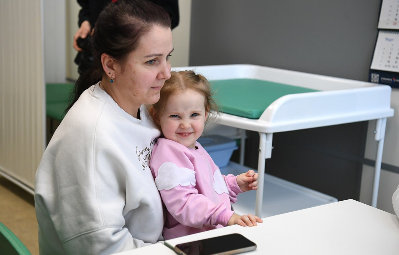 25 февраля врио Губернатора Виталий Королев в ходе рабочей поездки в Кимрский округ посетил центральную районную больницу и детскую поликлинику №1 25 февраля врио Губернатора Виталий Королев в ходе рабочей поездки в Кимрский округ посетил центральную районную больницу и детскую поликлинику №1