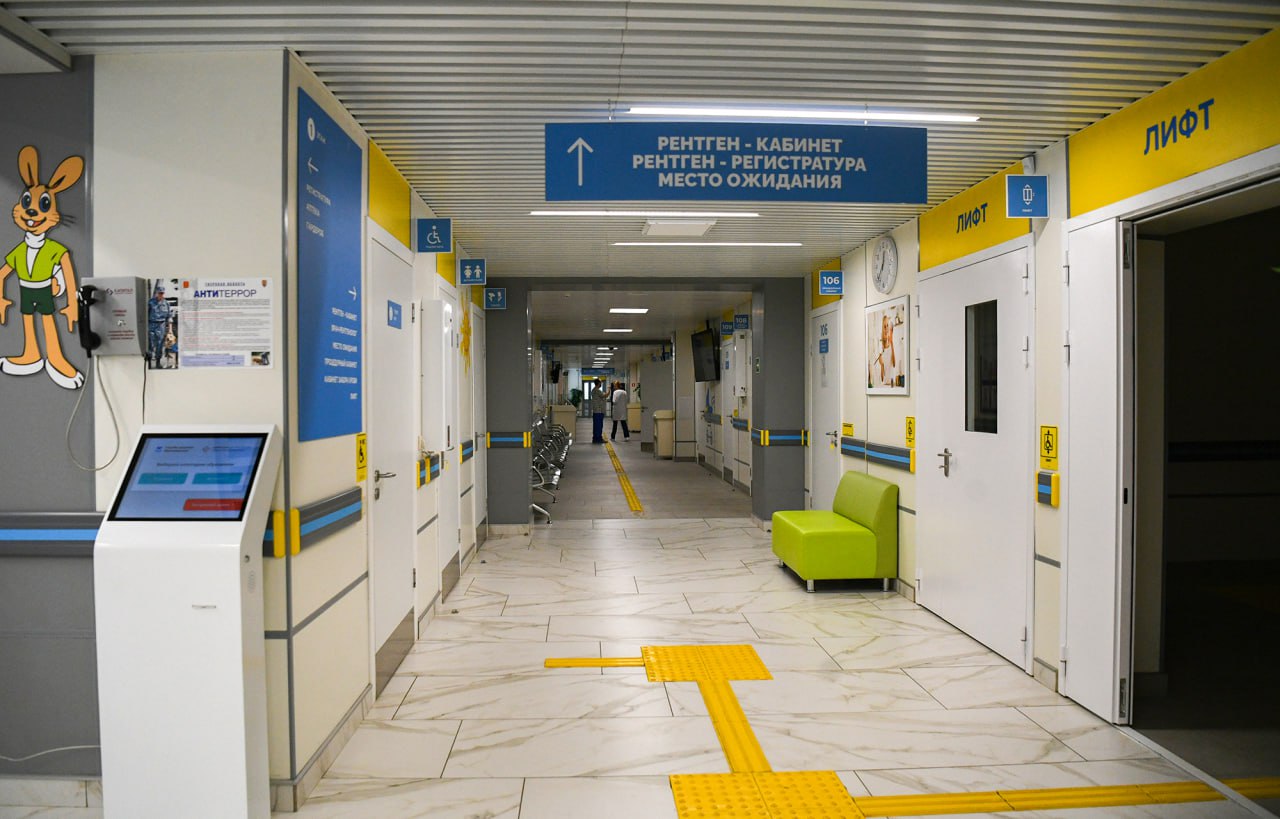 25 февраля врио Губернатора Виталий Королев в ходе рабочей поездки в Кимрский округ посетил центральную районную больницу и детскую поликлинику №1 25 февраля врио Губернатора Виталий Королев в ходе рабочей поездки в Кимрский округ посетил центральную районную больницу и детскую поликлинику №1