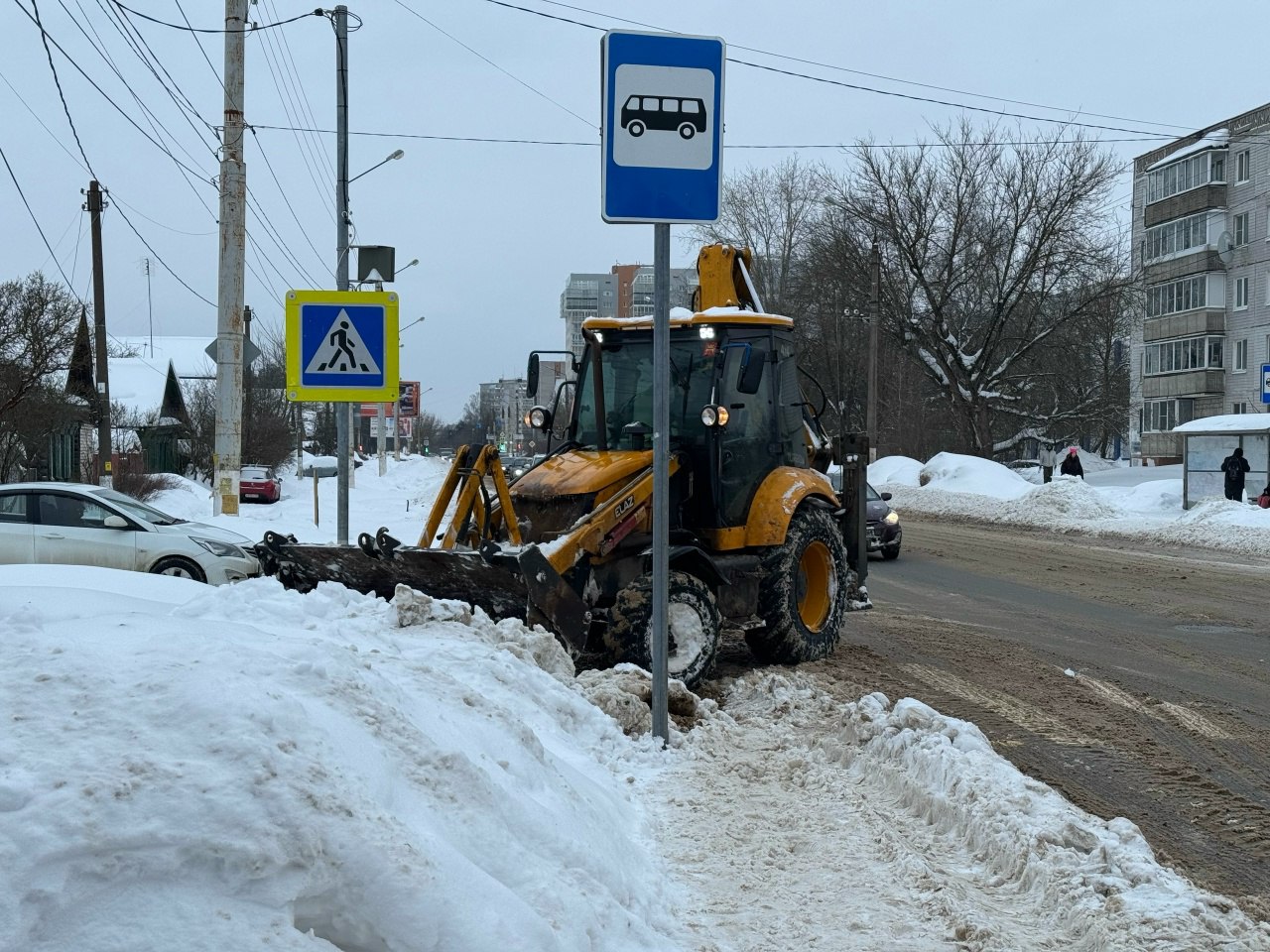Администрация назвала улицы, где в ночь на 26 февраля будет вывозить снег