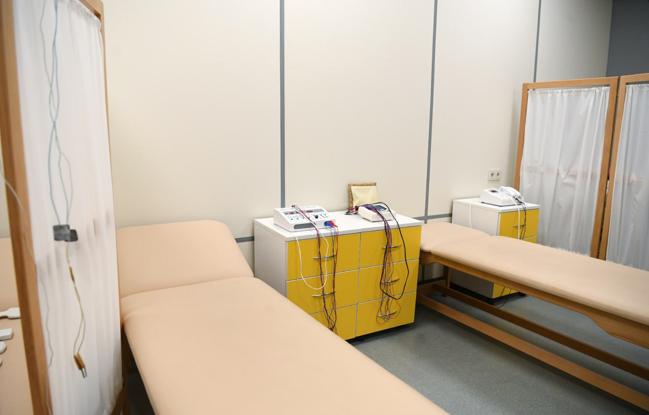 25 февраля врио Губернатора Виталий Королев в ходе рабочей поездки в Кимрский округ посетил центральную районную больницу и детскую поликлинику №1 25 февраля врио Губернатора Виталий Королев в ходе рабочей поездки в Кимрский округ посетил центральную районную больницу и детскую поликлинику №1