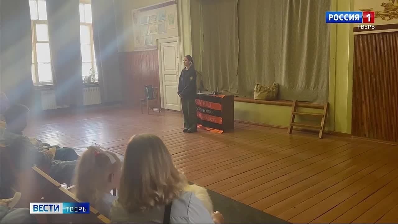 Кадеты ФСБ из Твери поздравили с Днем защитника Отечества бойцов в военном госпитале Брянска