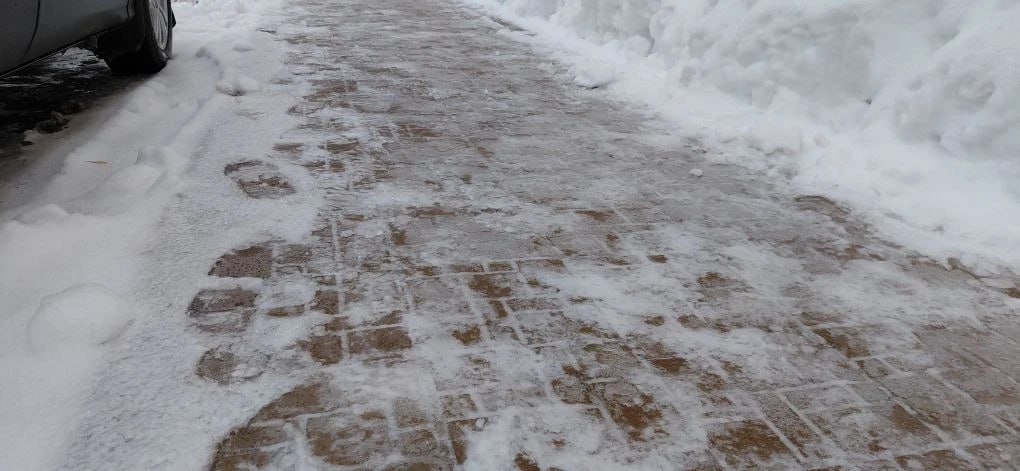 Появились фото с массового катка на тротуарах в Твери Появились фото с массового катка на тротуарах в Твери