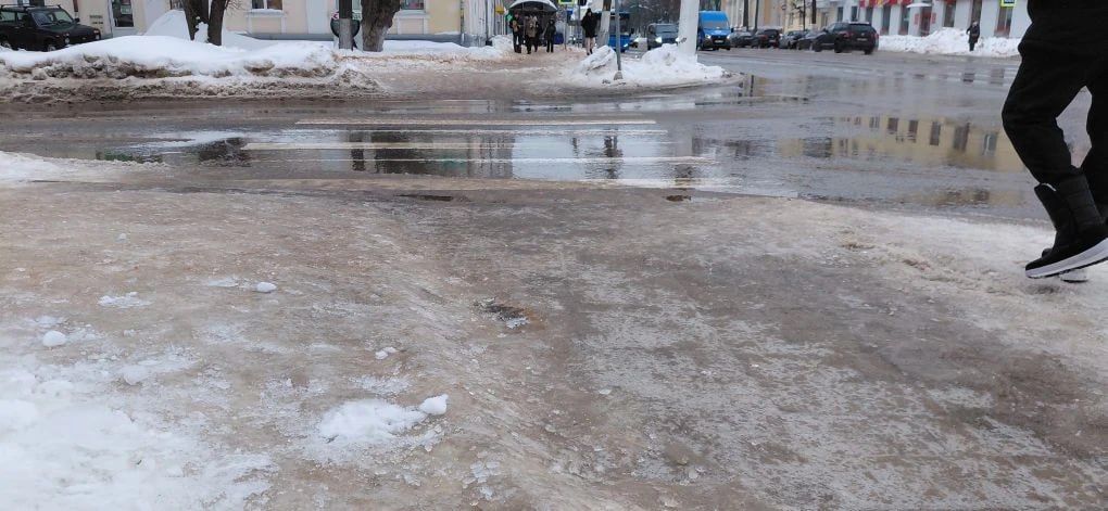 Появились фото с массового катка на тротуарах в Твери Появились фото с массового катка на тротуарах в Твери