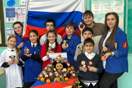 Школьники Тверской области сделали полсотни игрушек для участников СВО