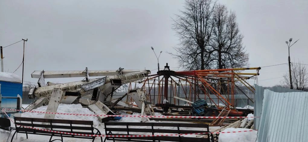 В Твери полностью демонтировали колесо обозрения: фото, видео