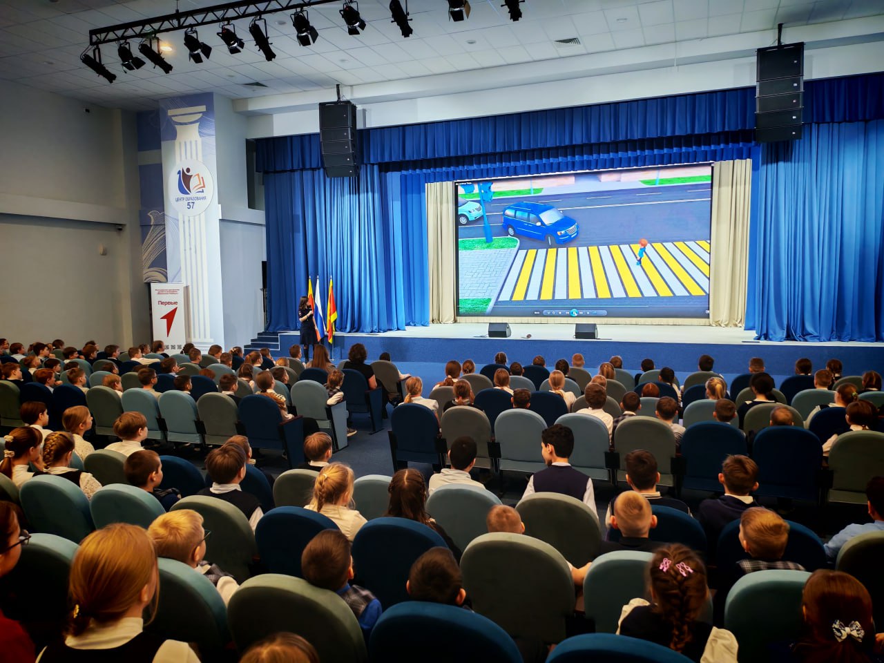 Сотрудники Госавтоинспекции напомнили школьникам о безопасности пешеходов на проезжей части Сотрудники Госавтоинспекции напомнили школьникам о безопасности пешеходов на проезжей части