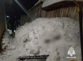 В Оленино рухнувший с крыши снег убил пенсионерку