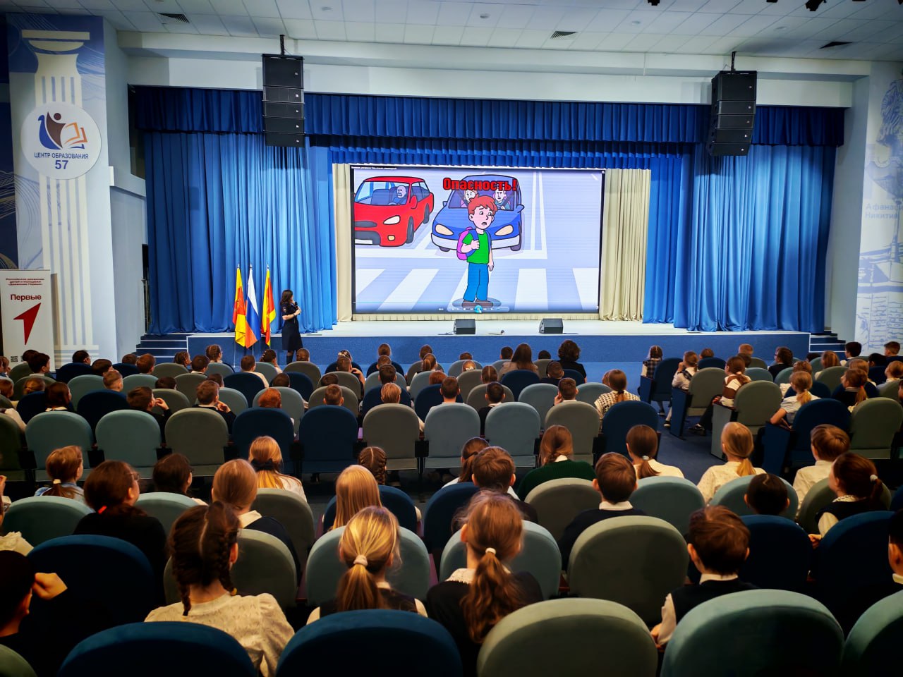 Сотрудники Госавтоинспекции напомнили школьникам о безопасности пешеходов на проезжей части Сотрудники Госавтоинспекции напомнили школьникам о безопасности пешеходов на проезжей части