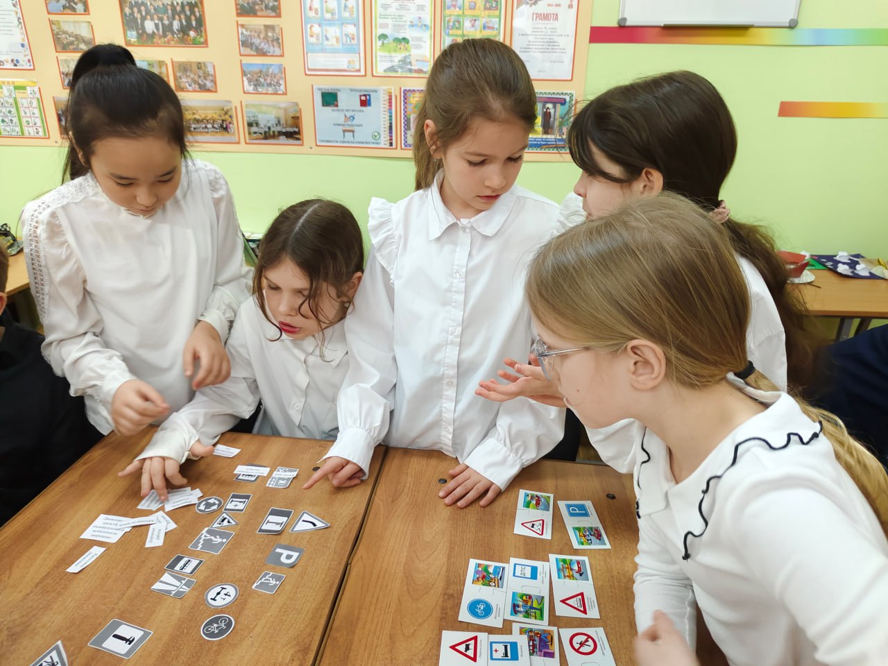 Знатоки дорожных правил: в Твери прошел интерактивный квест по ПДД Знатоки дорожных правил: в Твери прошел интерактивный квест по ПДД