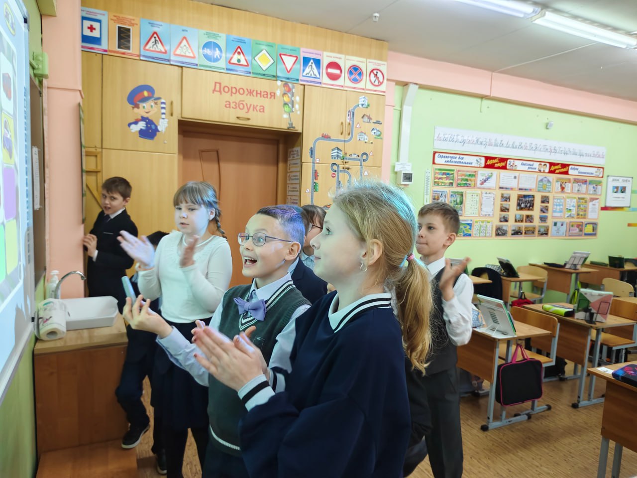 Знатоки дорожных правил: в Твери прошел интерактивный квест по ПДД Знатоки дорожных правил: в Твери прошел интерактивный квест по ПДД