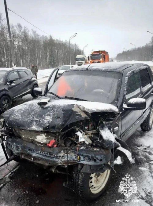 В Калининском округе после ДТП с трассы вылетела автоцистерна В Калининском округе после ДТП с трассы вылетела автоцистерна