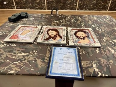 Тверской художник Никола Соловьев передал бойцам СВО иконы, которые сделал в рамках своей дипломной работы