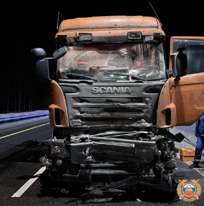 Большегрузы не поделили дорогу в Калининском округе