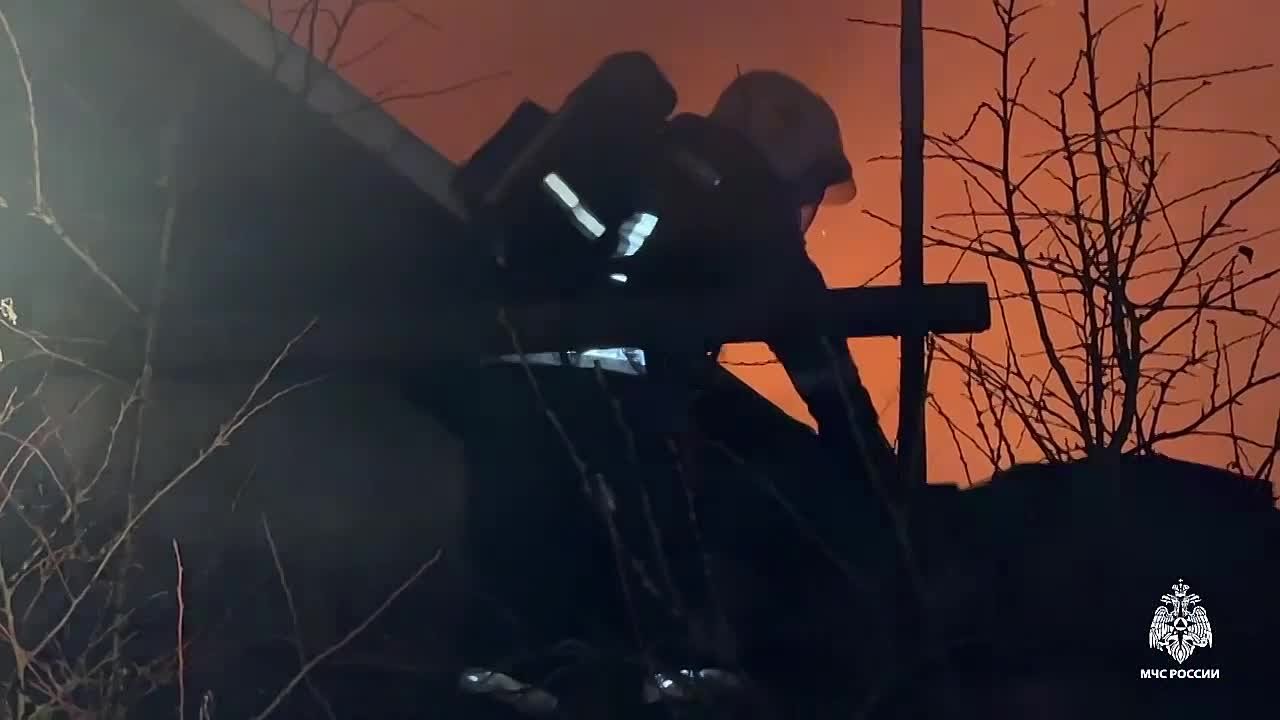 ГУ МЧС России по Тверской области назвало причину пожара в частном доме в Твери вечером 11 марта