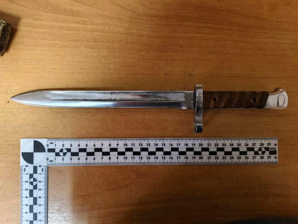 Тверскими транспортными полицейскими пресечен факт незаконного сбыта клинкового холодного оружия Тверскими транспортными полицейскими пресечен факт незаконного сбыта клинкового холодного оружия