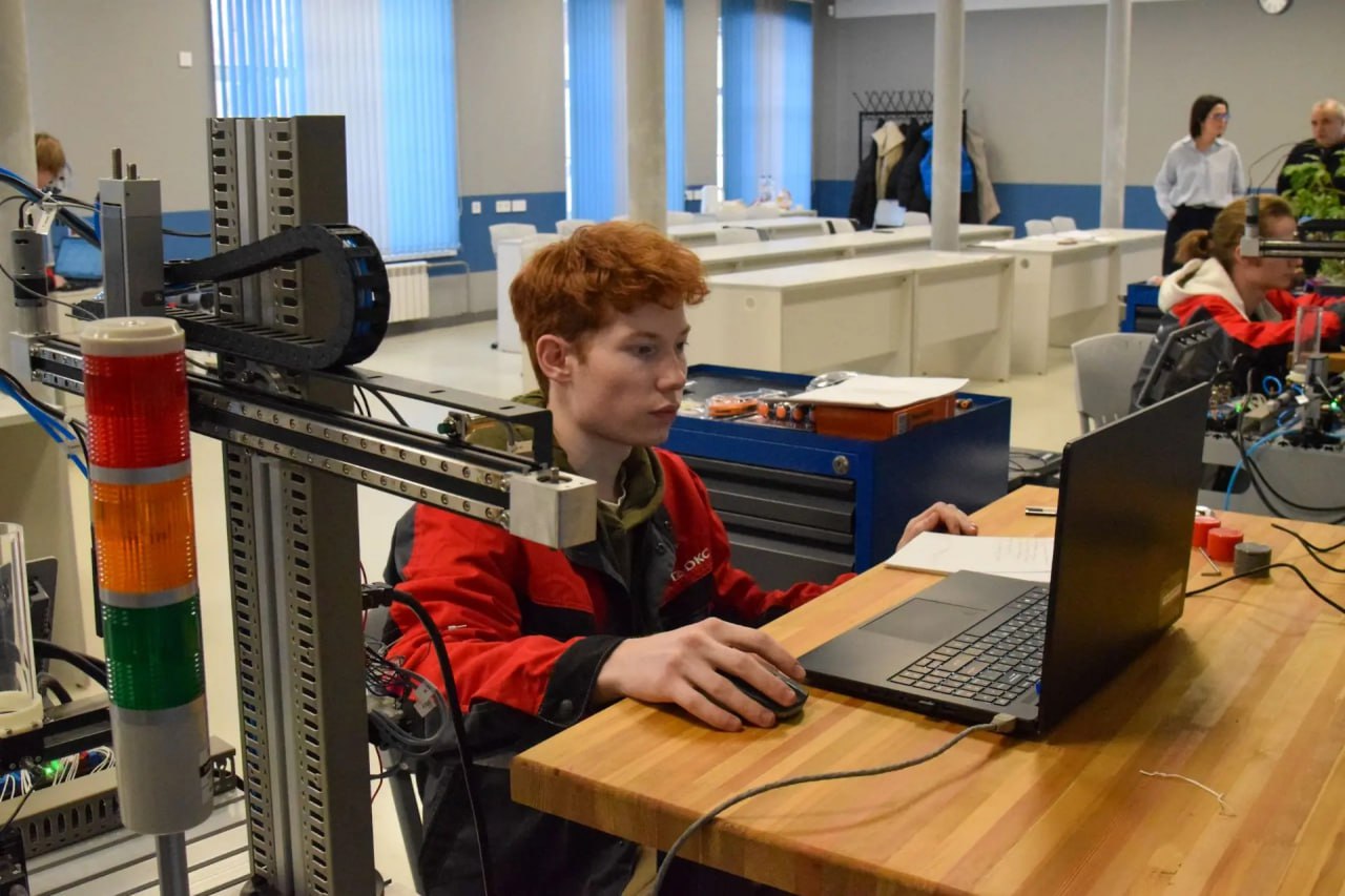 Тверская область вошла в топ регионов по вовлеченности студентов в соревновательную программу регионального этапа чемпионата по профессиональному мастерству «Профессионалы», заняв 12 место среди субъектов РФ Тверская область вошла в топ регионов по вовлеченности студентов в соревновательную программу регионального этапа чемпионата по профессиональному мастерству «Профессионалы», заняв 12 место среди субъектов РФ