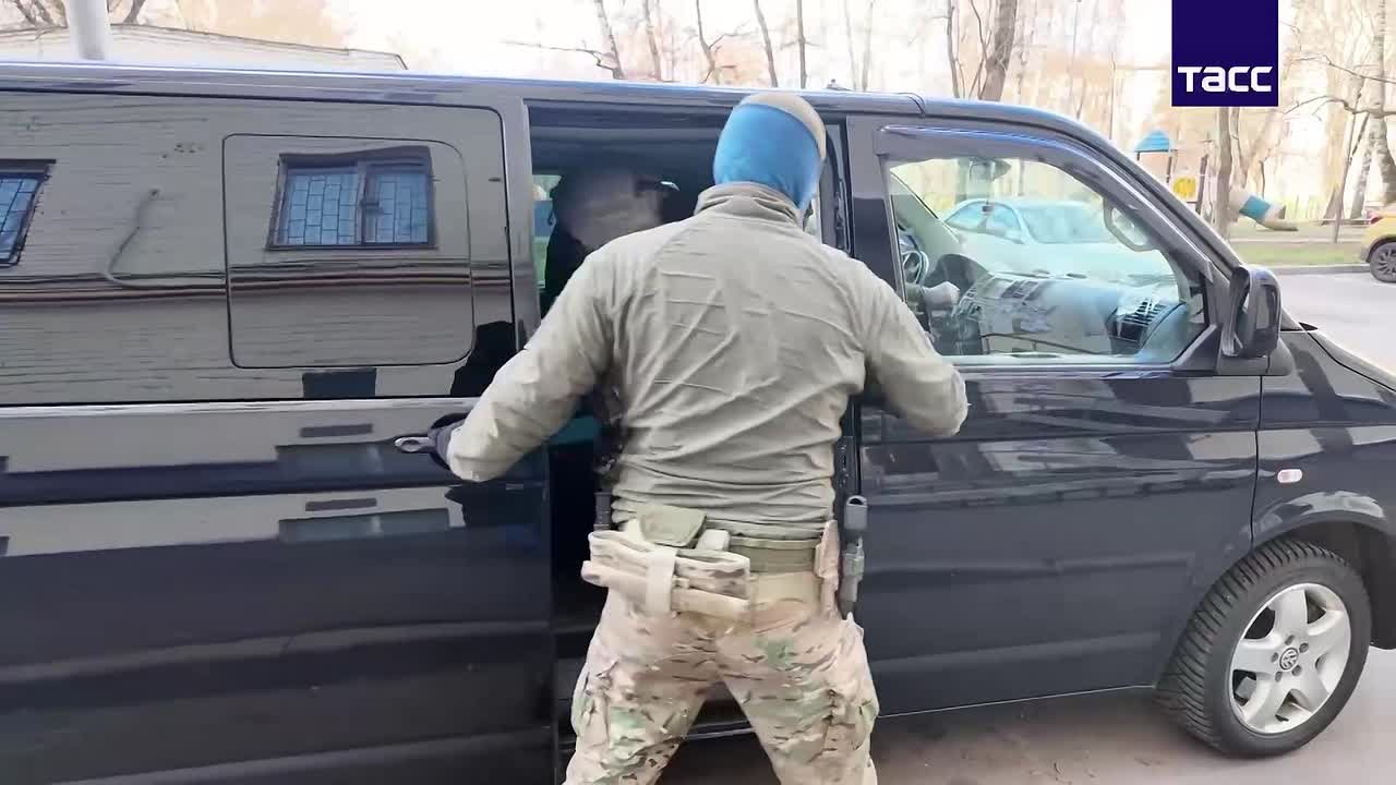 Юрий Котенок: ФСБ сообщает о задержании двух российских граждан, которые по заданию украинских спецслужб собирали данные о военных объектах