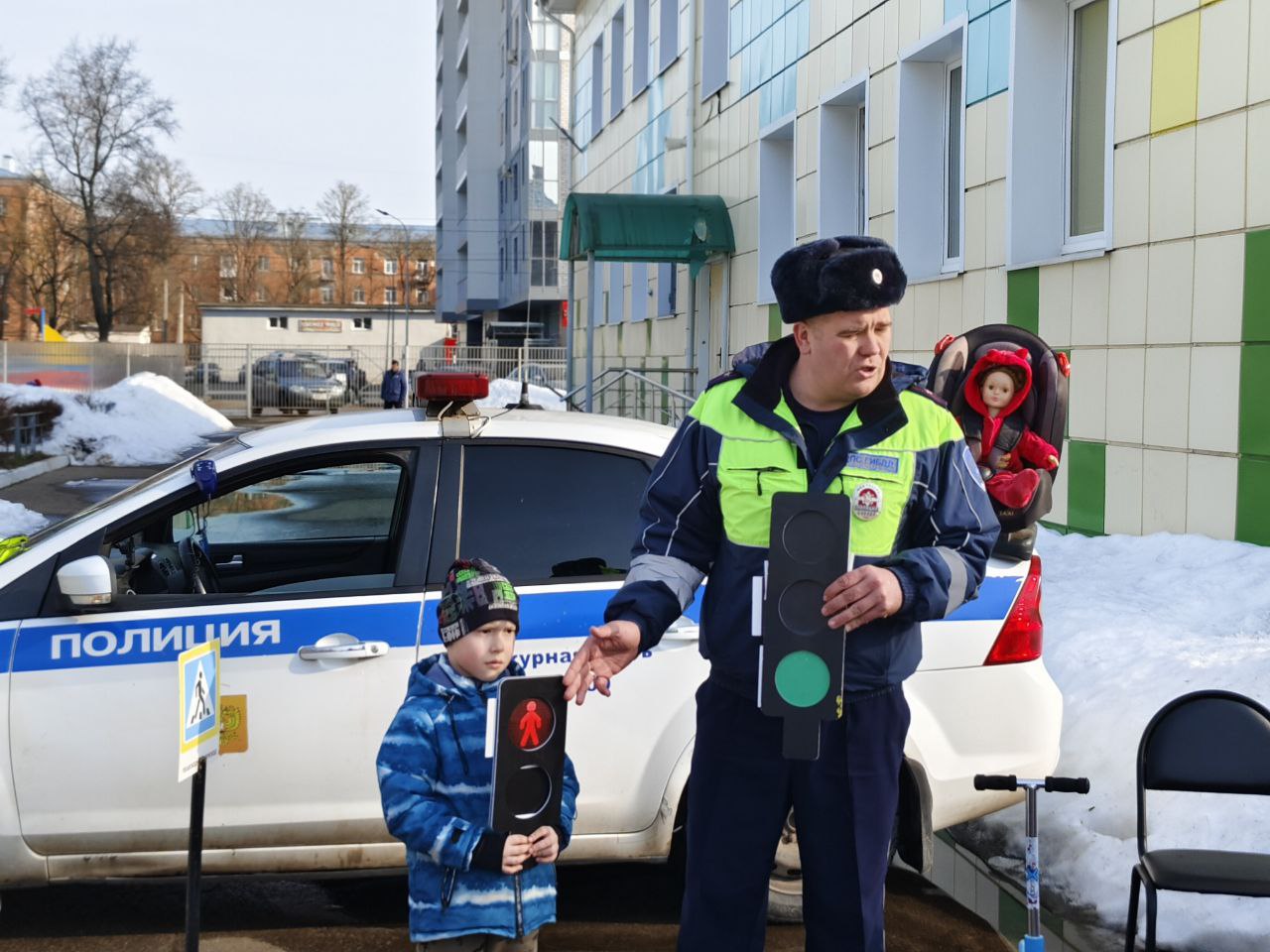 13 марта сотрудники тверской Госавтоинспекции провели с малышами из ДОУ № 90 занятие «Безопасная дорога от А до Я» 13 марта сотрудники тверской Госавтоинспекции провели с малышами из ДОУ № 90 занятие «Безопасная дорога от А до Я»