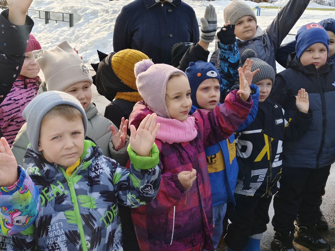 13 марта сотрудники тверской Госавтоинспекции провели с малышами из ДОУ № 90 занятие «Безопасная дорога от А до Я» 13 марта сотрудники тверской Госавтоинспекции провели с малышами из ДОУ № 90 занятие «Безопасная дорога от А до Я»