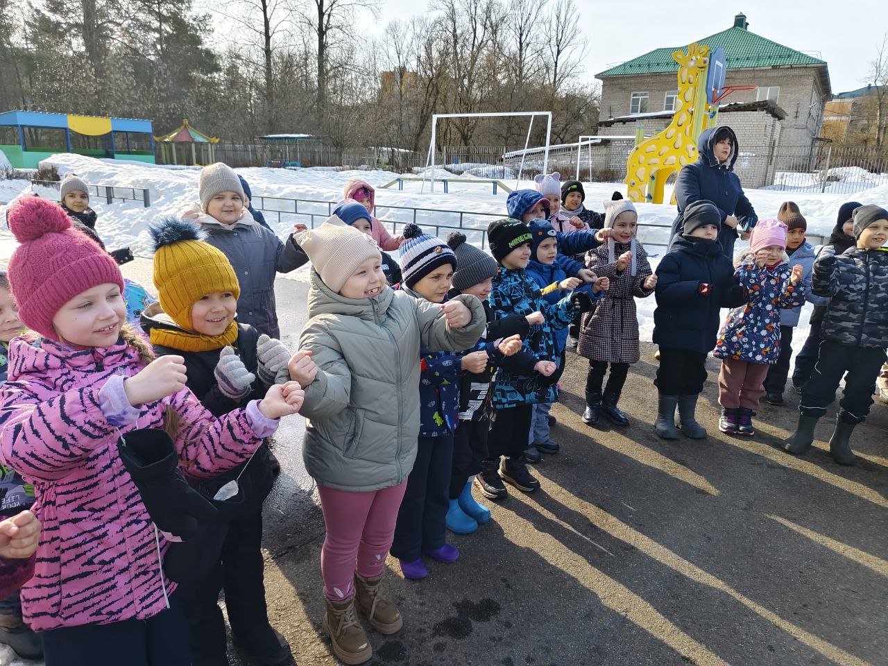 13 марта сотрудники тверской Госавтоинспекции провели с малышами из ДОУ № 90 занятие «Безопасная дорога от А до Я» 13 марта сотрудники тверской Госавтоинспекции провели с малышами из ДОУ № 90 занятие «Безопасная дорога от А до Я»