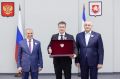 Крымчанам вручили заслуженные награды, а также первые паспорта юным жителям республики